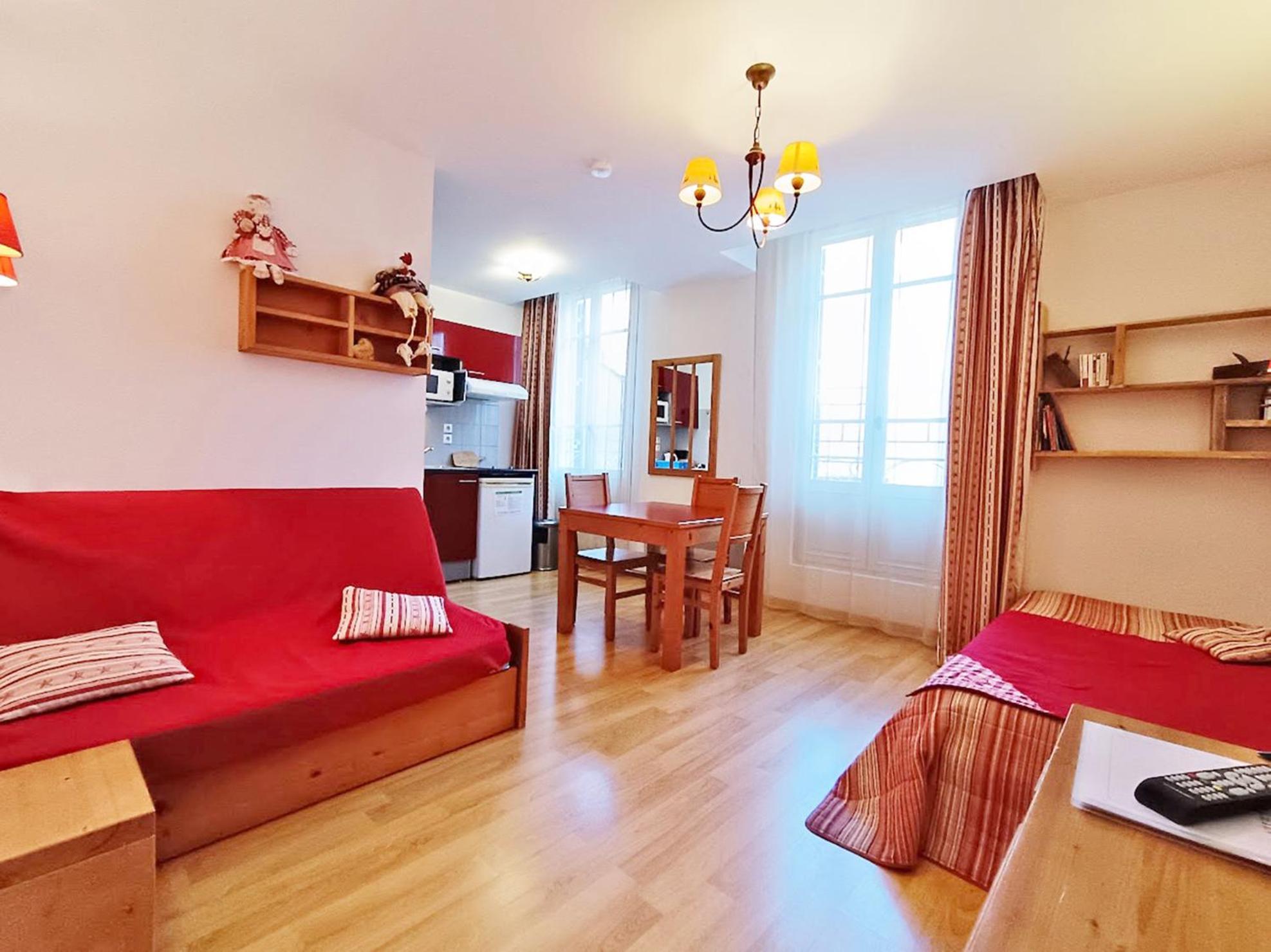 Le Bouquetin, Studio, Centre Luchon, Wifi, Casier A Skis, Ascenseur, 3 Personnes Bagneres-de-Luchon Exterior photo