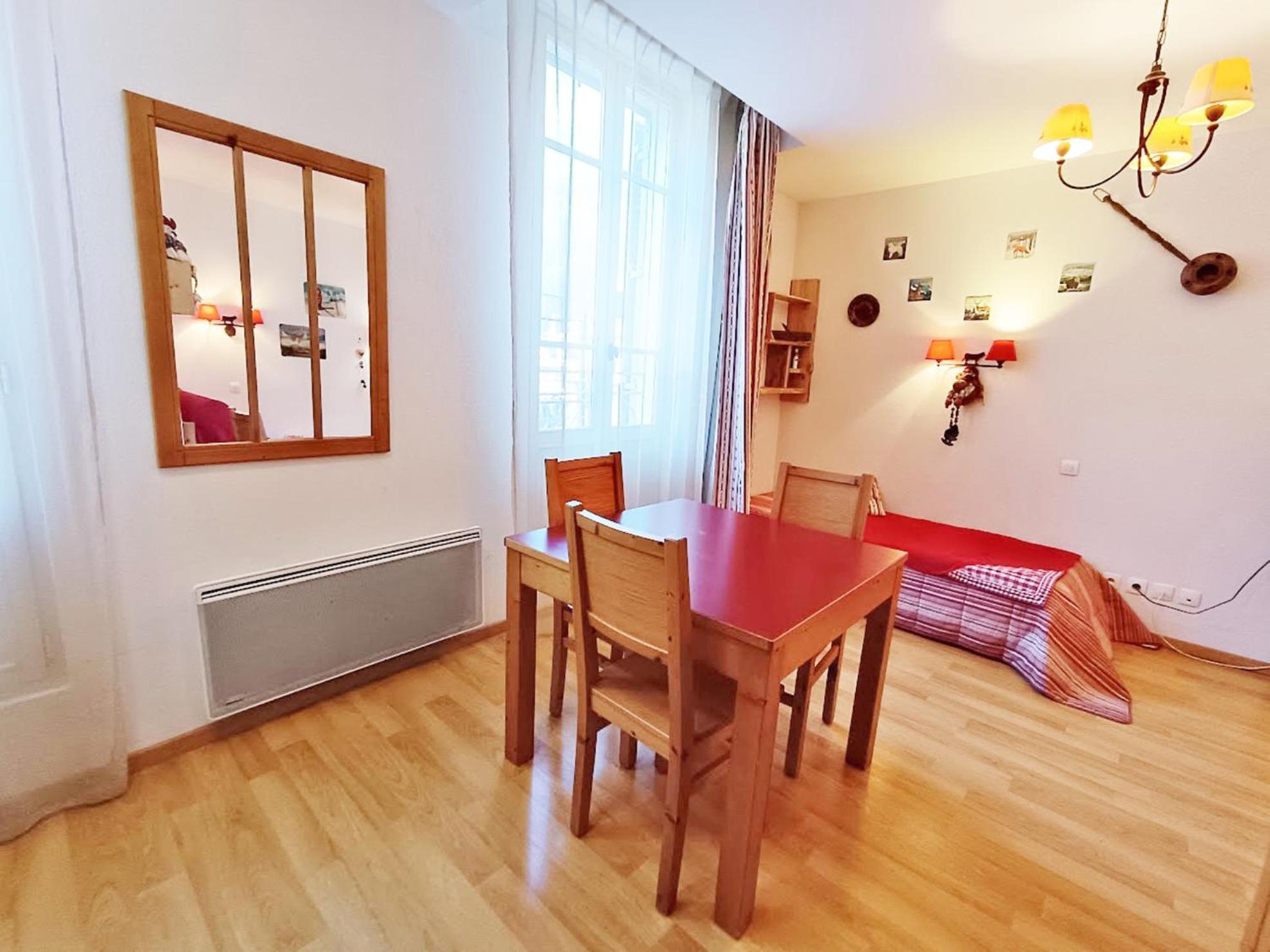 Le Bouquetin, Studio, Centre Luchon, Wifi, Casier A Skis, Ascenseur, 3 Personnes Bagneres-de-Luchon Exterior photo